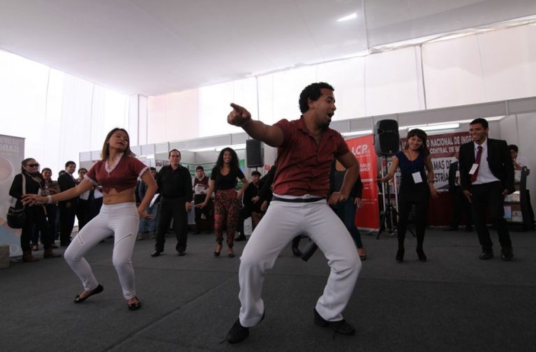 GEOMET 2016 Mining Congress Fair presented typical dances of Peru