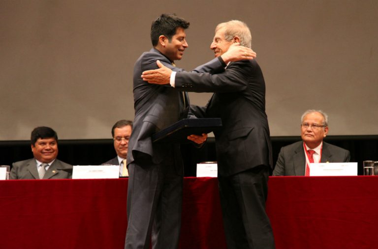 Chamber of Mines of Peru Awards Engineer Guido del Castillo