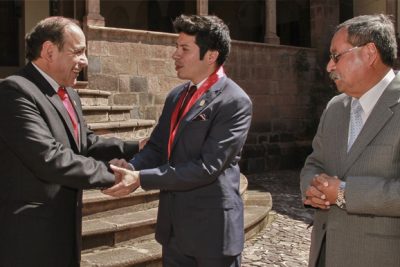 CEO César Gallardo is honored by the UNSAAC